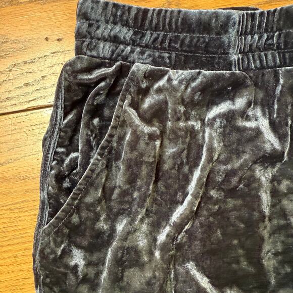 H&M Divided Crush Velvet Shorts SZ L Gray Charcoal Gym Retro Style Club Dance - Picture 4 of 4